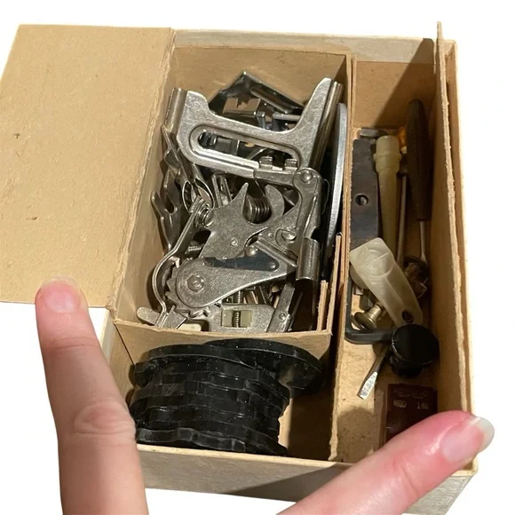 Singer Style-O-Matic 328 attachments - Picture 6 of 9